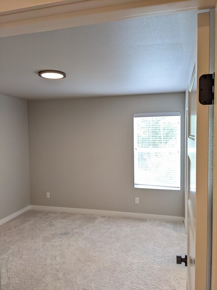 Building Photo - 13717 Admiralty Way