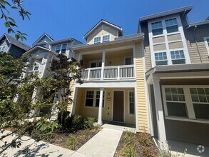 Building Photo - Beautiful 3 bed 2.5 bath Townhouse in Moun...