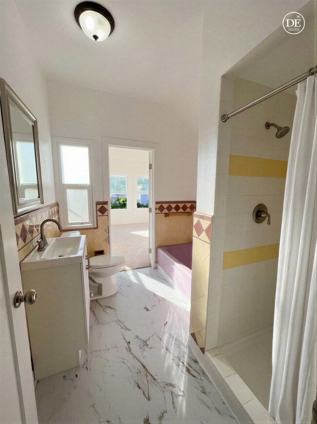 Building Photo - 211 N Vendome St