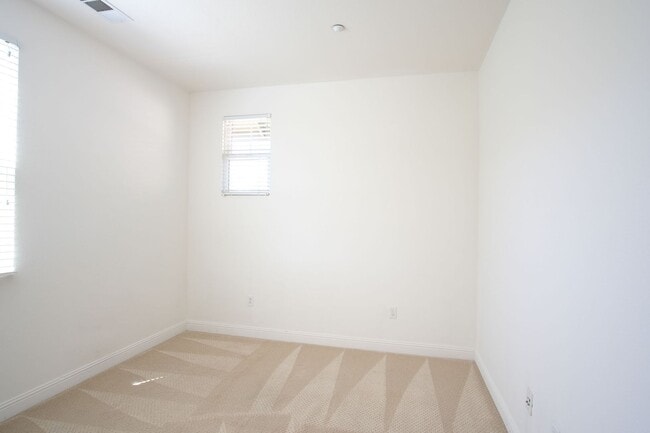 Building Photo - NOW AVAILABLE- NEW PRICE! Spacious 3-Bed, ...