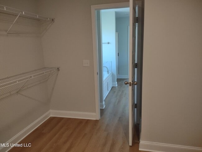 Building Photo - 576 Silver Hill Dr