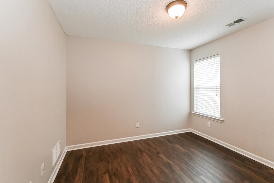Building Photo - 7852 Ridgedale Dr