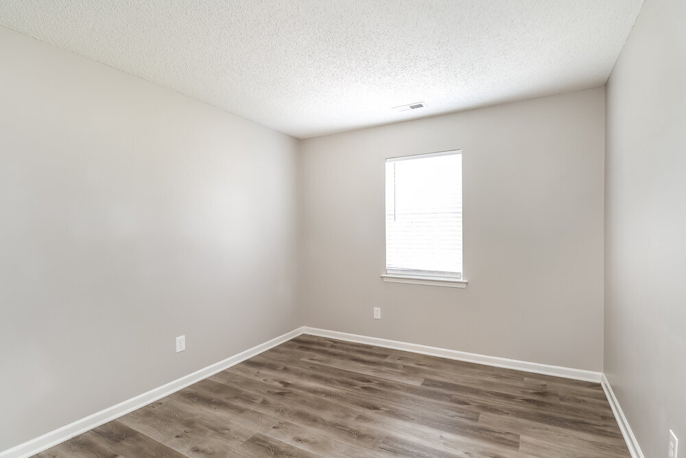Building Photo - 137 Lantana Dr
