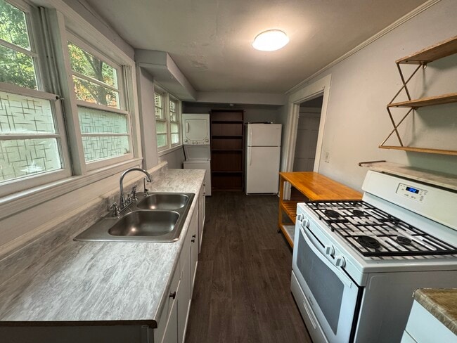 Building Photo - 1203 Euclid Ave NE