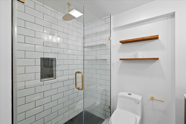Building Photo - Modern Comfort in Historic Old Town