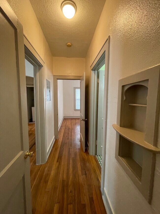 Building Photo - 713 E Elmira St