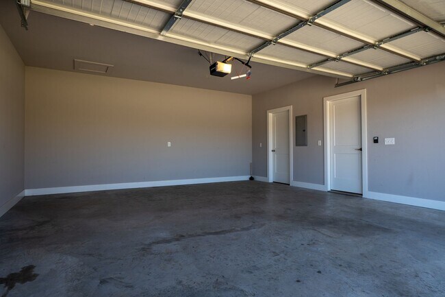 Building Photo - Charming 3-bedroom, 2-bathroom home located in the beautiful Pea Ridge, AR