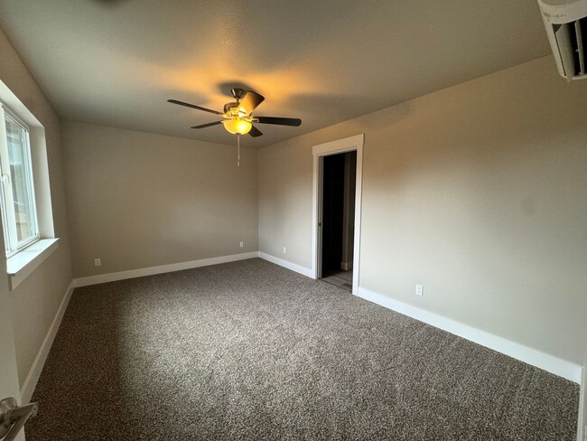 Building Photo - Brand new Green area 3 Bedroom 2 Bath Dupl...