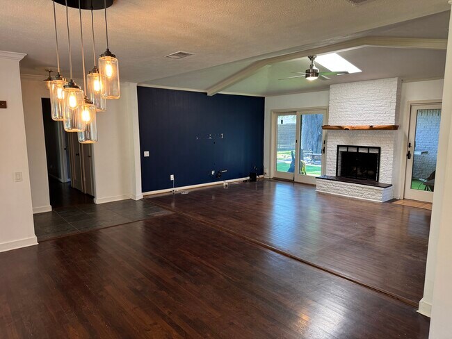 Building Photo - 10140 Creekmere Cir