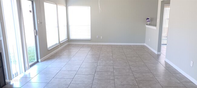 Building Photo - 2106 Wilshire Park Dr