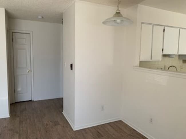 Building Photo - Two Bedroom Condo With Detached Garage in 4-Plex