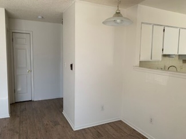 Building Photo - Two Bedroom Condo With  Garage Available F...