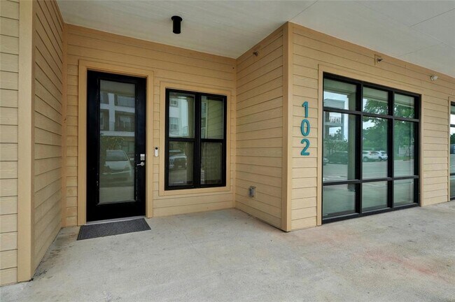 Building Photo - 4901 Springdale Rd