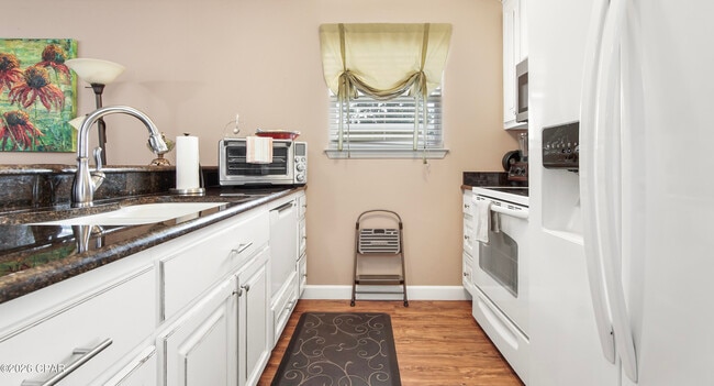 Building Photo - 1600 W 12th St