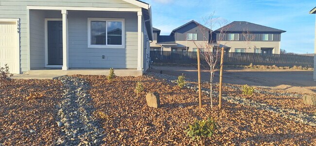 Building Photo - 3 Bedroom 2 Bathroom New build House