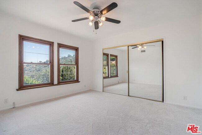 Building Photo - 1181 Somera Rd
