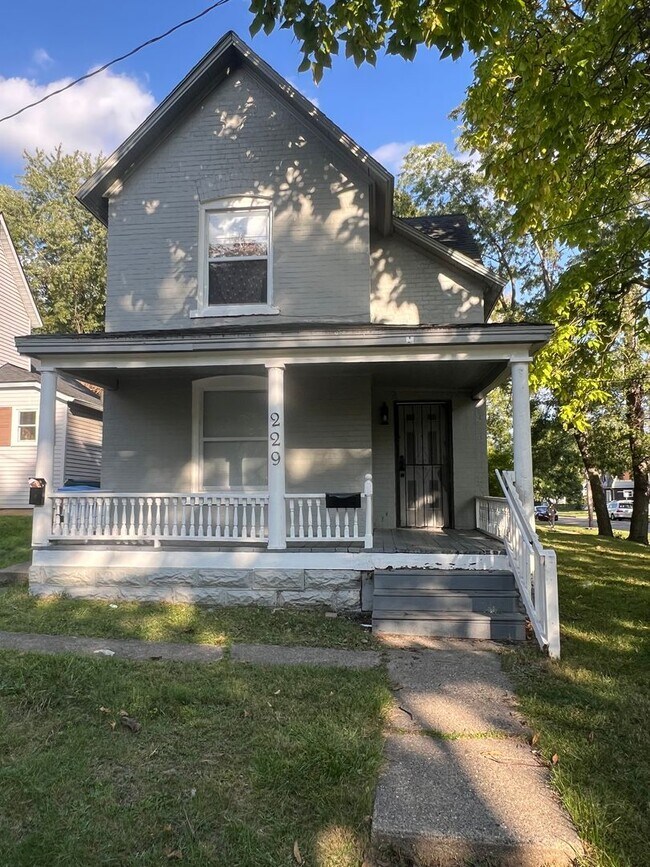 Building Photo - 229 S 8th St