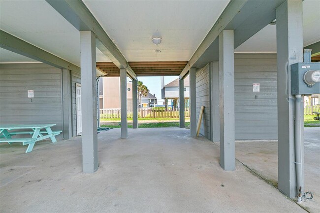 Building Photo - 17615 Termini-San Luis Pass Rd