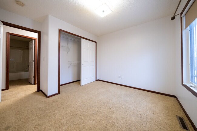 Building Photo - 5128 Yuma Ln N