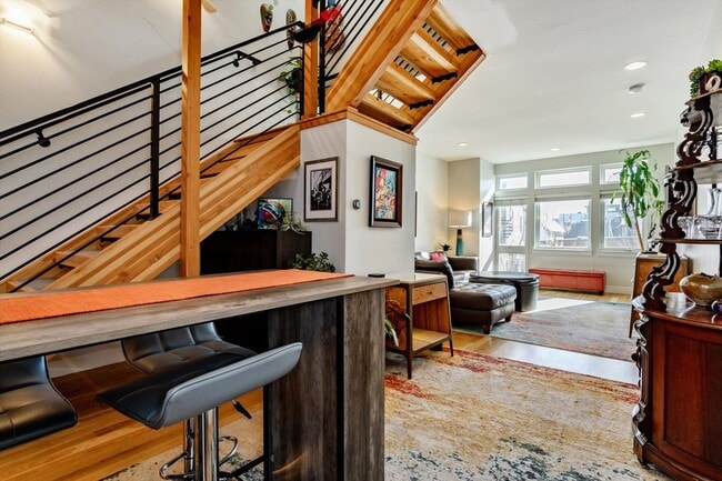 Building Photo - 4-Story Furnished 2BD, 2.5BA LoHi Townhome with Rooftop Deck
