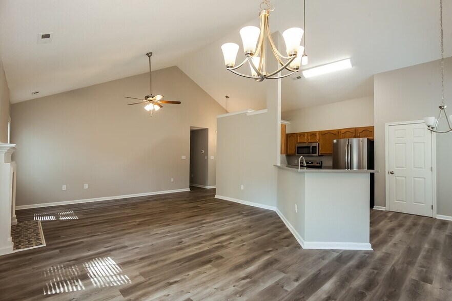 Building Photo - 5136 Haybridge Rd