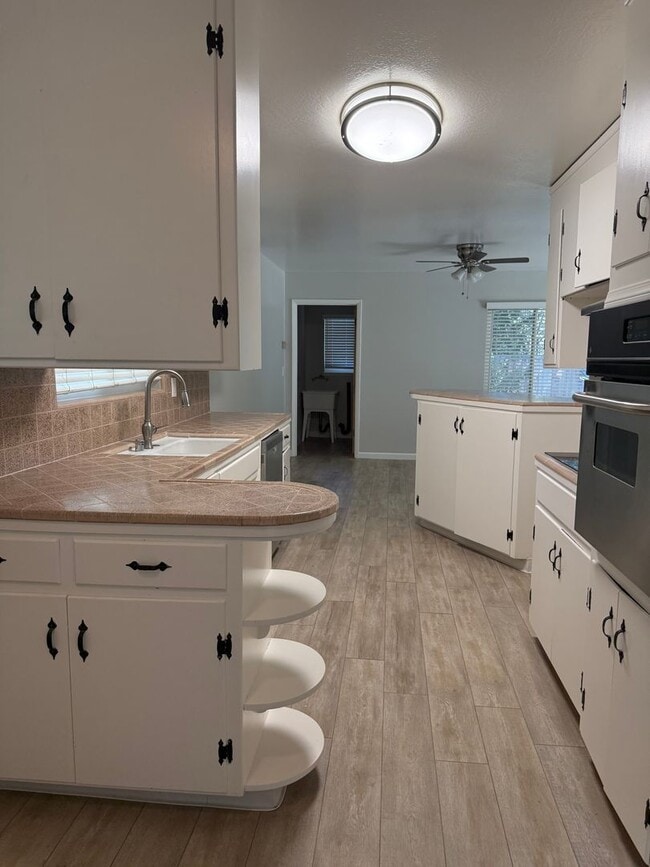 Building Photo - Spacious Waverly Park Home