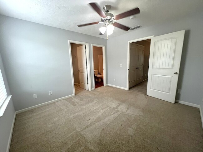 Building Photo - 813 Vigilant Dr