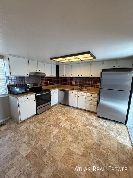 Building Photo - 3121 W 133rd Cir