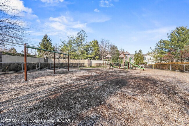 Building Photo - 19 Persimmon Ln