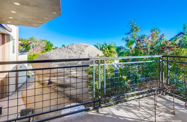 Building Photo - 28548 Meadow Glen Way W