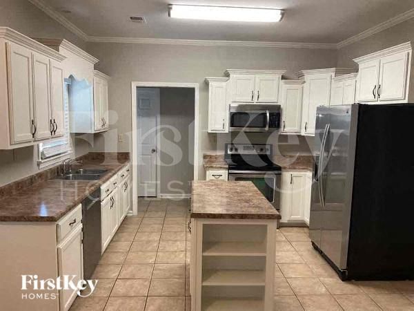 Building Photo - 350 E Nolley Dr