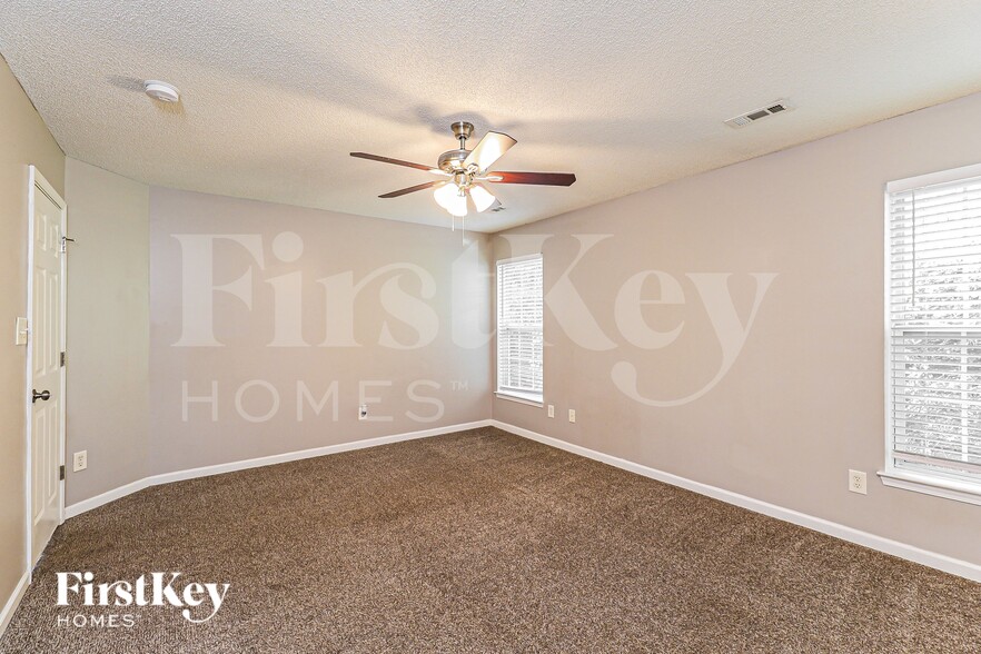 Building Photo - 933 Milkwood Ln
