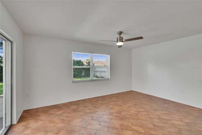 Building Photo - 1695 E Orangecrest Ave