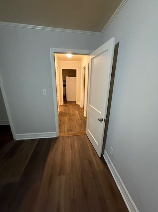 Building Photo - Two bedroom, 1 bath house in Burlington