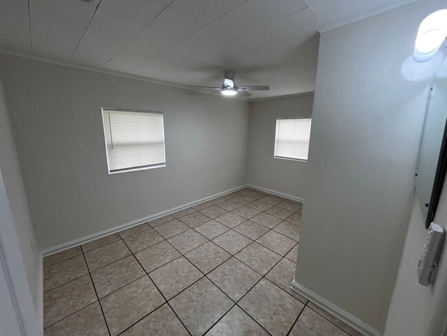 Building Photo - 1017 Hardwick Ave