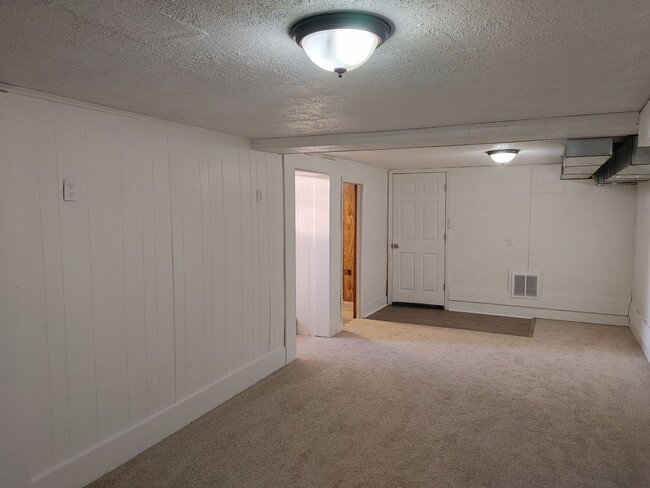 Building Photo - 3 BR HOME-BRIARWOOD SUBDIVISION