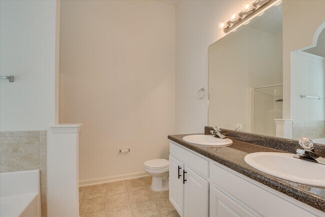 Building Photo - 476 Lory Ln