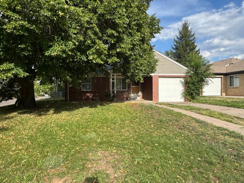 Primary Photo - 1690 Valentia St