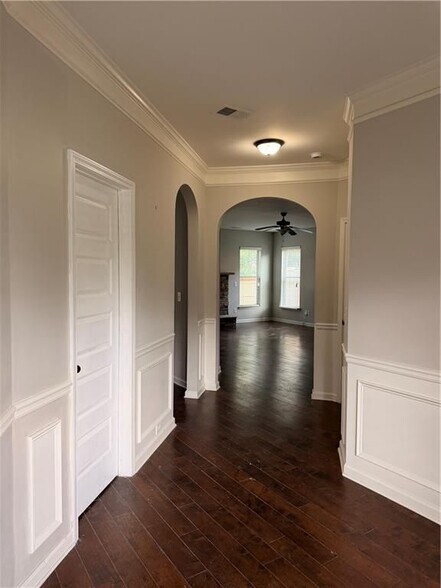 Building Photo - 559 Madison Park