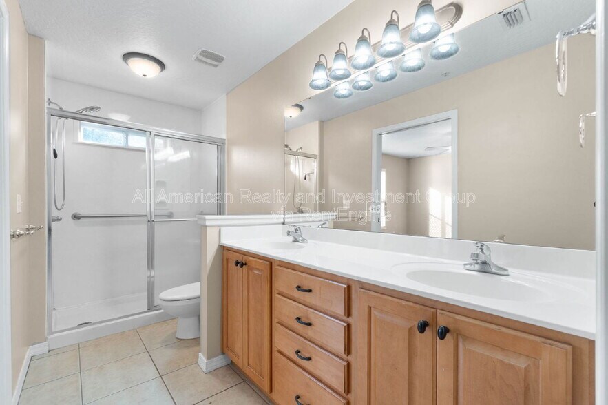 Building Photo - 12 Roserita Pl