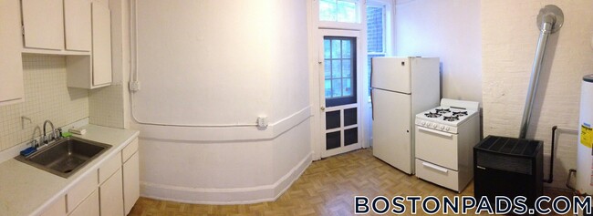 Building Photo - 161 Endicott St