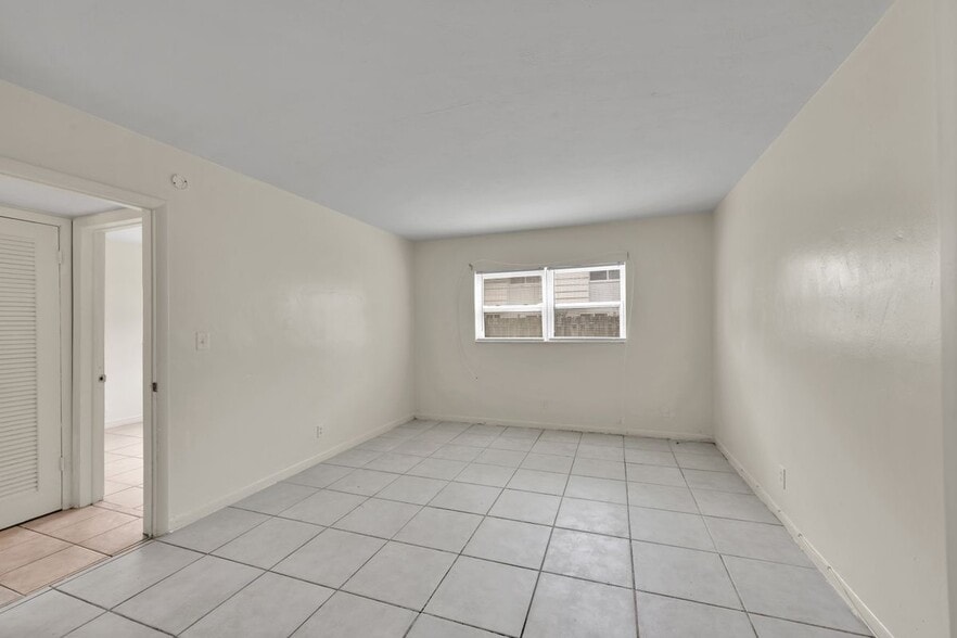 Building Photo - 2241 NW 59th Terrace