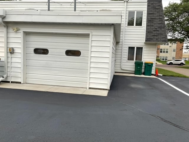 Building Photo - 408 Holly Ln