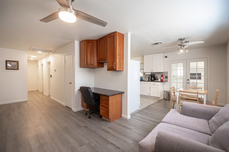Building Photo - 401 Lorenzi St