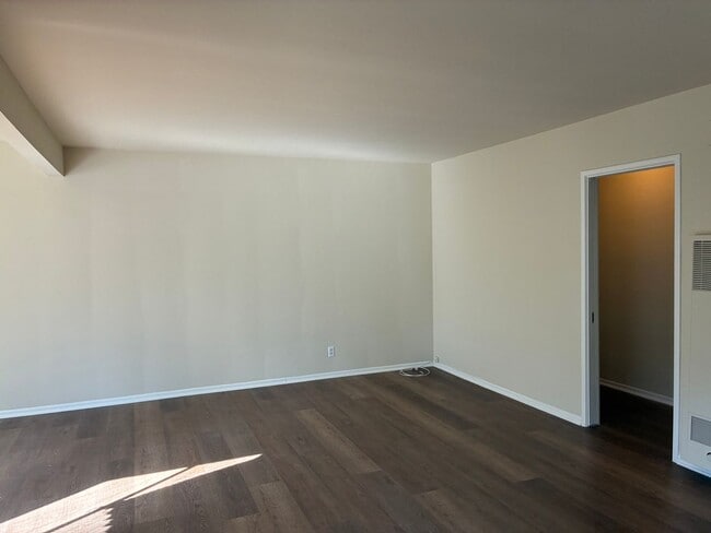 Building Photo - 1387 Eagle Vista Dr