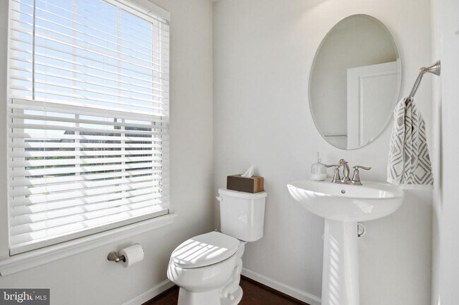 Building Photo - 13735 Air and Space Museum Pkwy