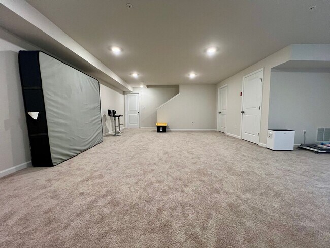 Building Photo - Stunning 4-Bed Townhome in Quakertown! Available NOW!