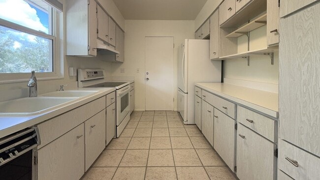 Building Photo - 4149 Prudence Dr