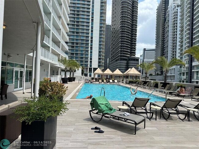 Building Photo - 1250 S Miami Ave