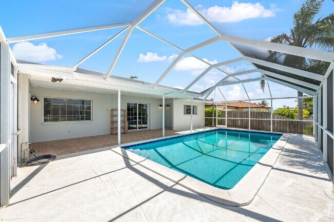 Building Photo - Direct Canal Front Home